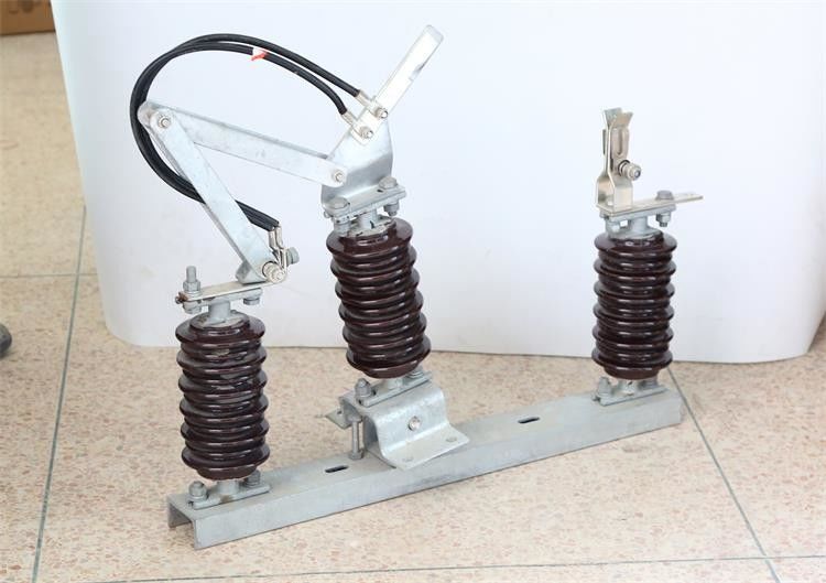11kv 400 Amp Fused Air Disconnector Switch Gang Isolator Porcelain Type